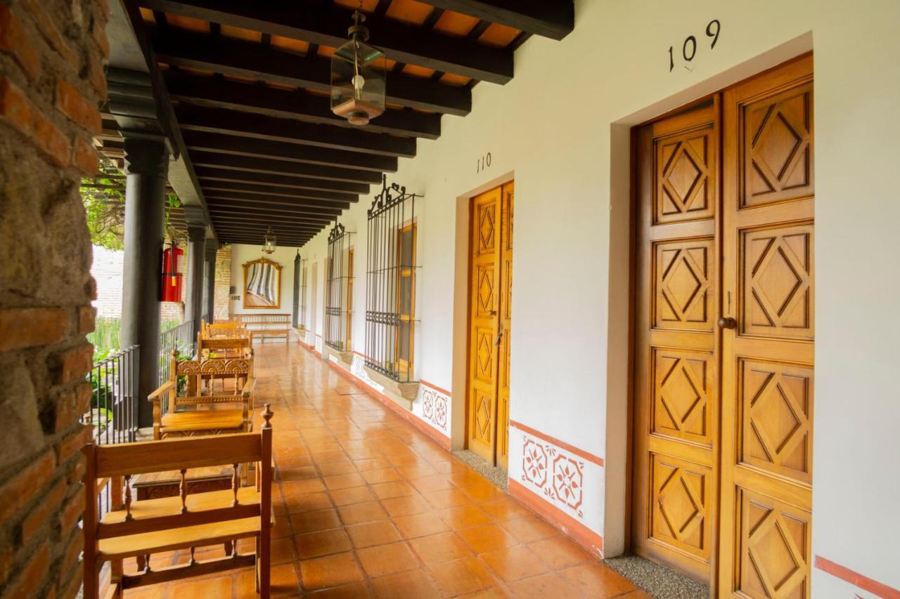 Hotel Posada De Don Rodrigo Antigua Bagian luar foto