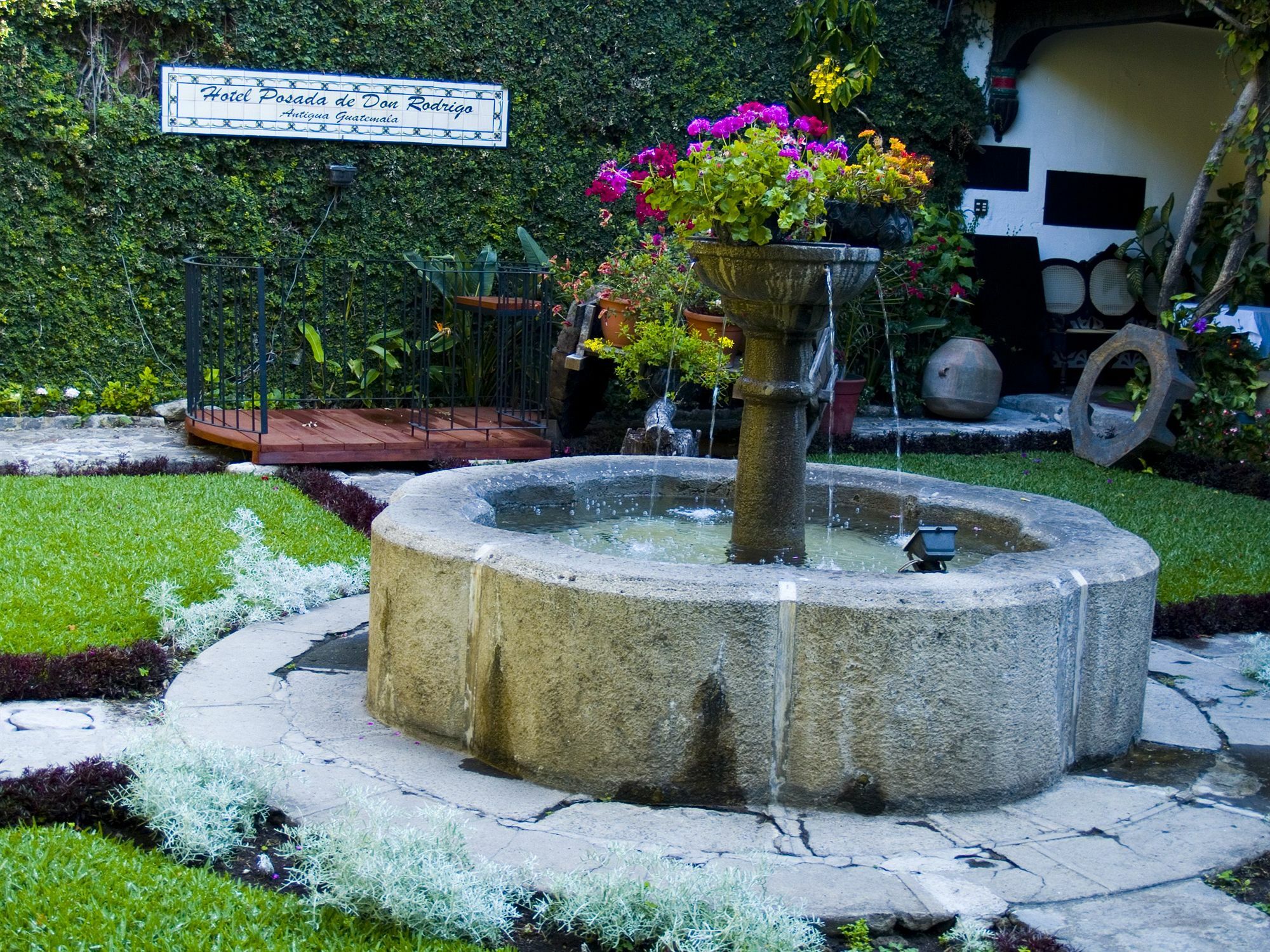 Hotel Posada De Don Rodrigo Antigua Bagian luar foto