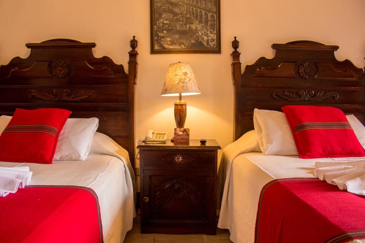 Hotel Posada De Don Rodrigo Antigua Bagian luar foto